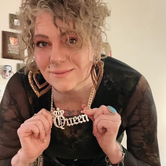 Meet your Posher, Emily - Picture 1 of 1